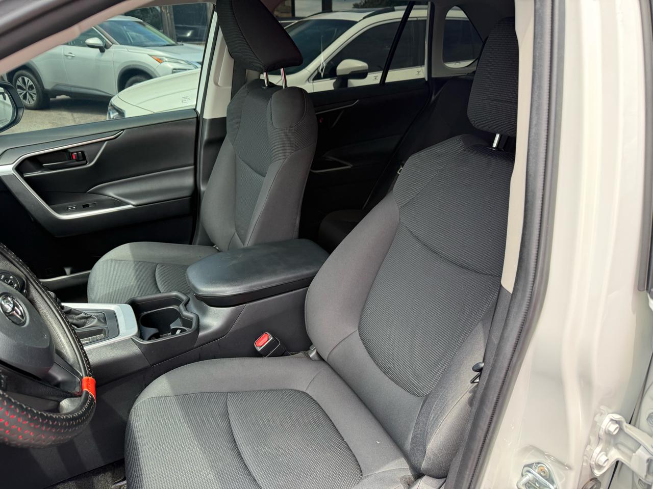 Toyota RAV4 LE 2021