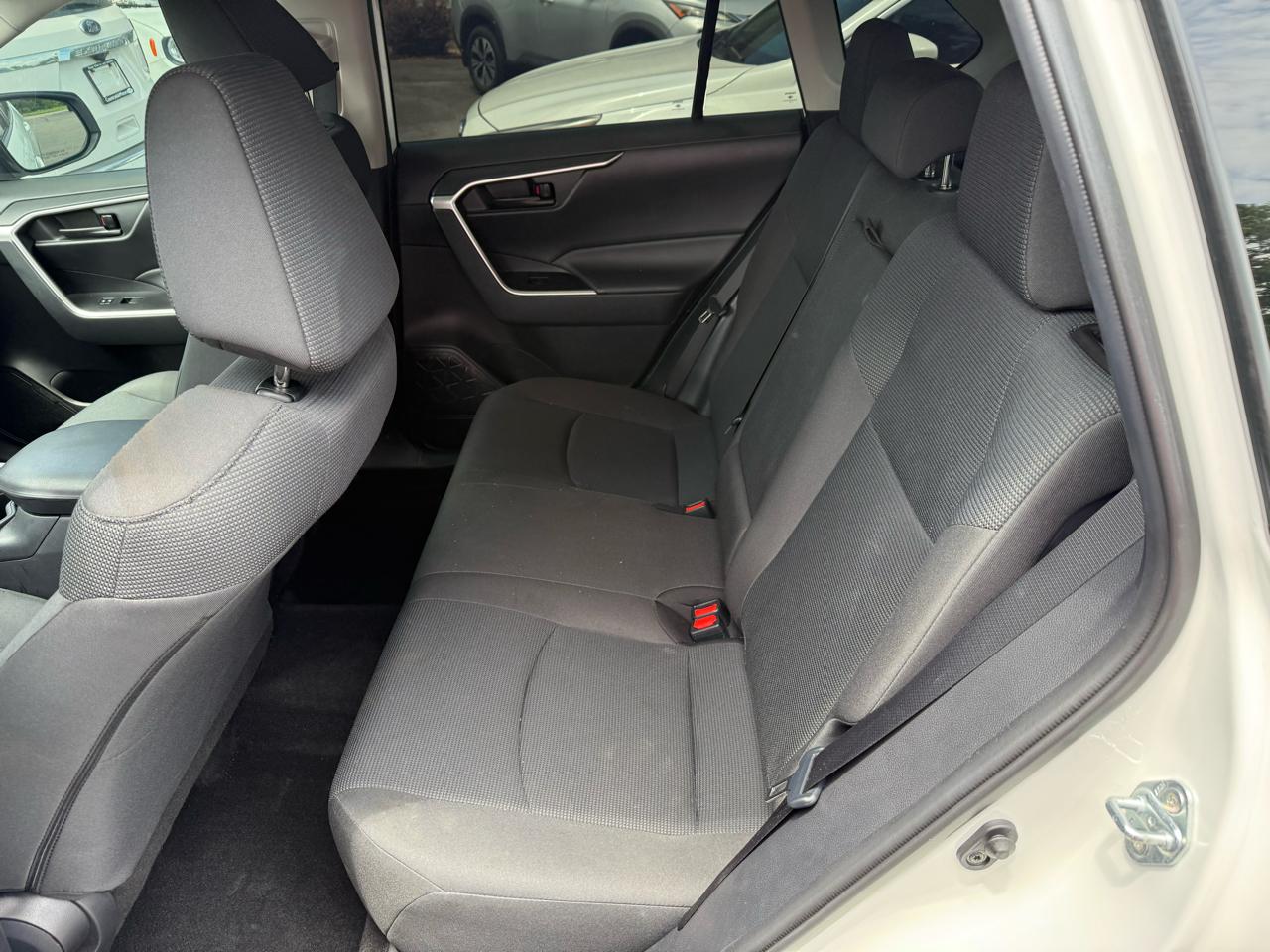 Toyota RAV4 LE 2021