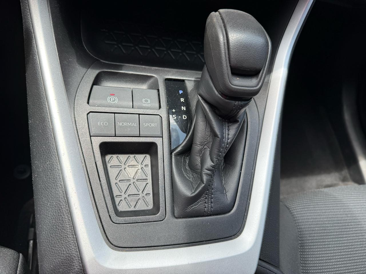 Toyota RAV4 LE 2021