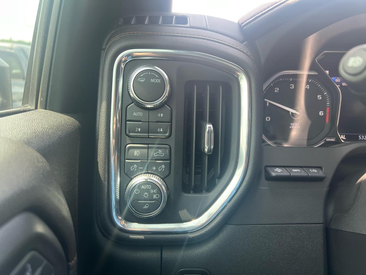 GMC Sierra 2500HD AT4 Crew Cab 4WD 2023