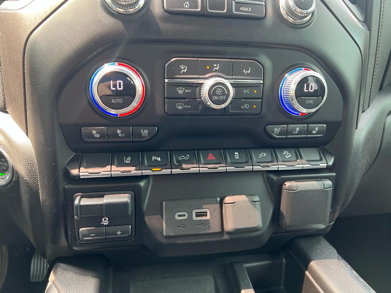 GMC Sierra 2500HD AT4 Crew Cab 4WD 2023