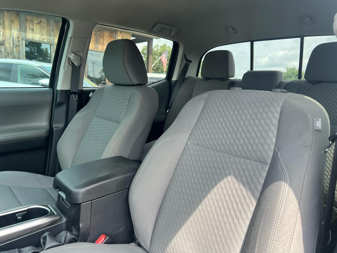 Toyota Tacoma 2WD Double Cab V6 AT SR5 (Natl) 2022