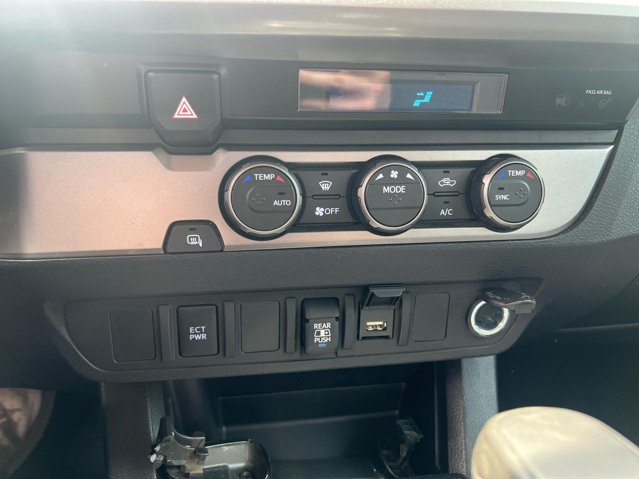 Toyota Tacoma 2WD Double Cab V6 AT SR5 (Natl) 2022