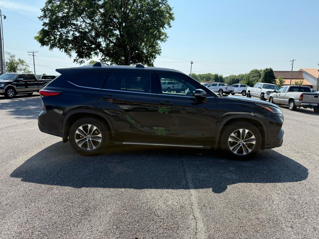 Toyota Highlander XLE FWD V6 2021