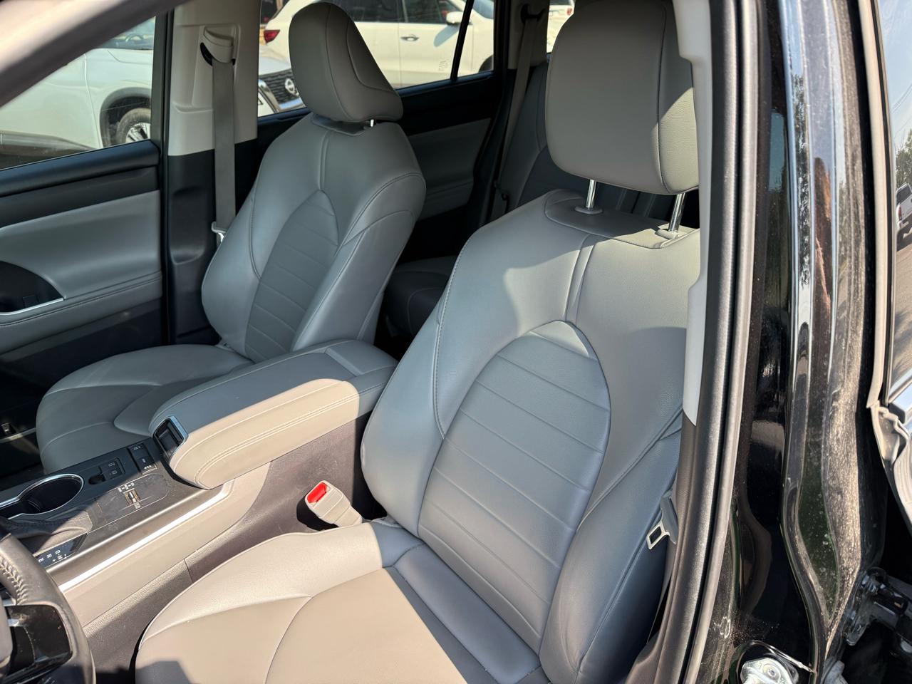 Toyota Highlander XLE FWD V6 2021