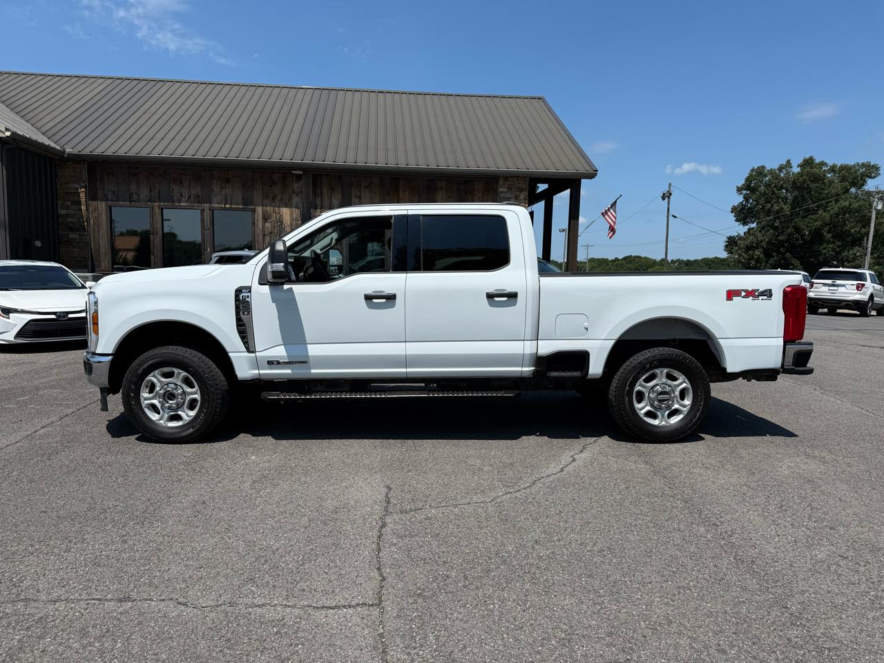 Ford F-250 SD XLT Crew Cab 4WD 2025