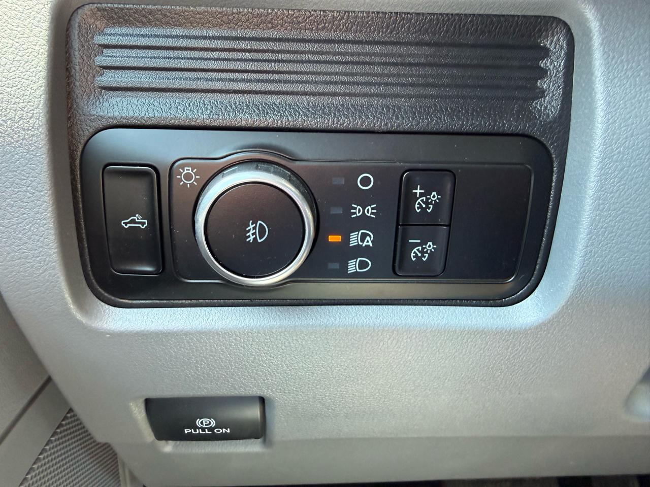 Ford F-250 SD XLT Crew Cab 4WD 2025