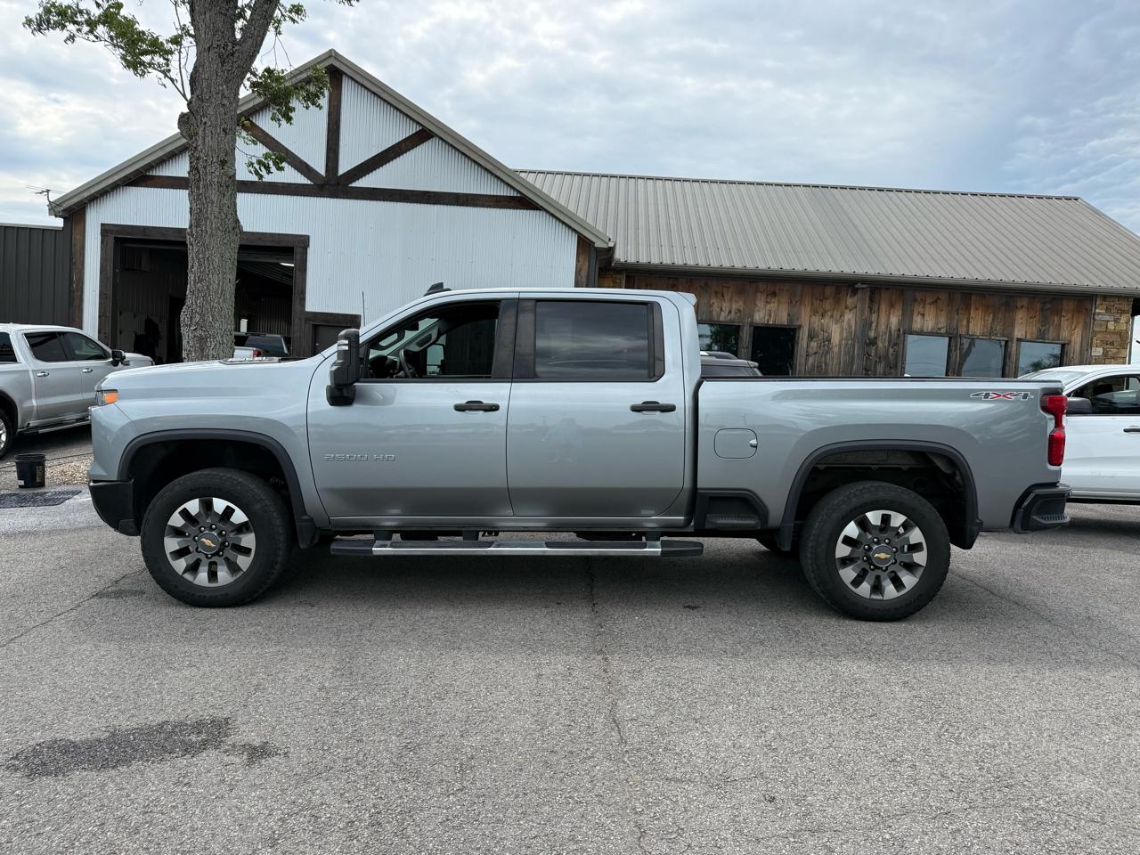 Chevrolet Silverado 2500HD Custom Crew Cab Short Box 4WD 2024
