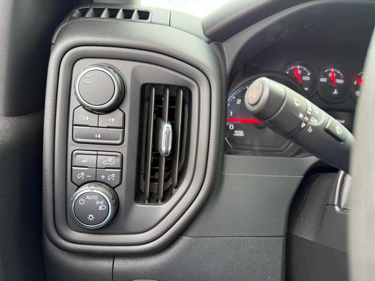 Chevrolet Silverado 2500HD Custom Crew Cab Short Box 4WD 2024