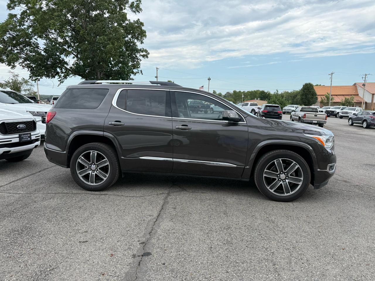 GMC Acadia Denali 2019