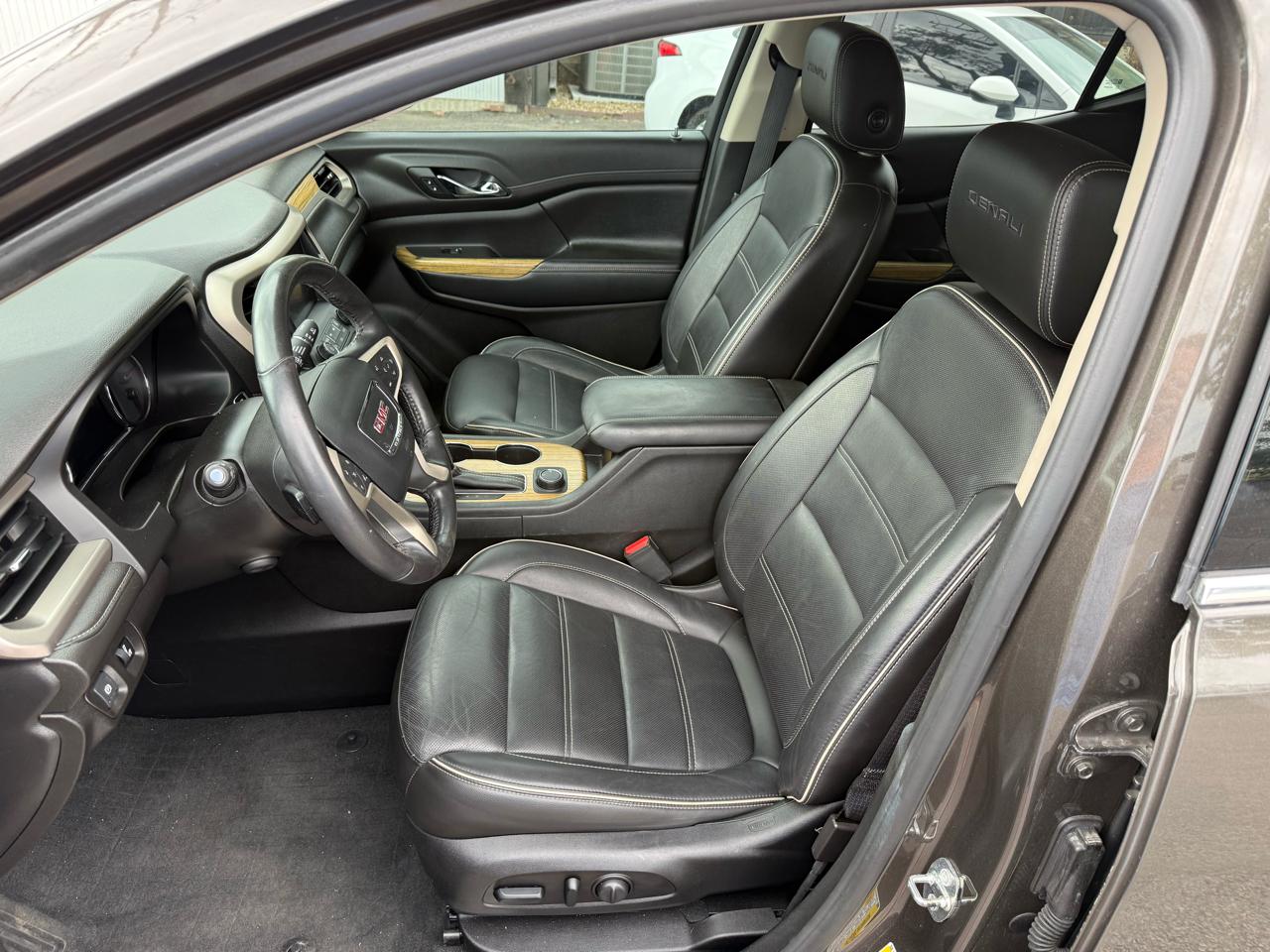 GMC Acadia Denali 2019
