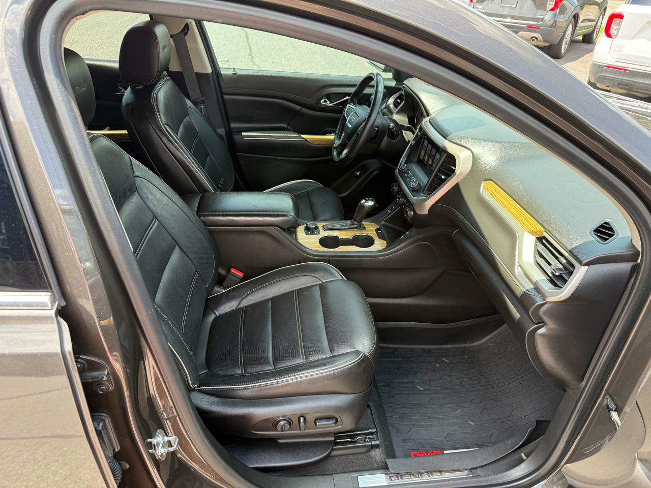 GMC Acadia Denali 2019