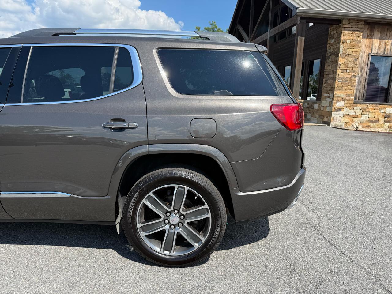 GMC Acadia Denali 2019