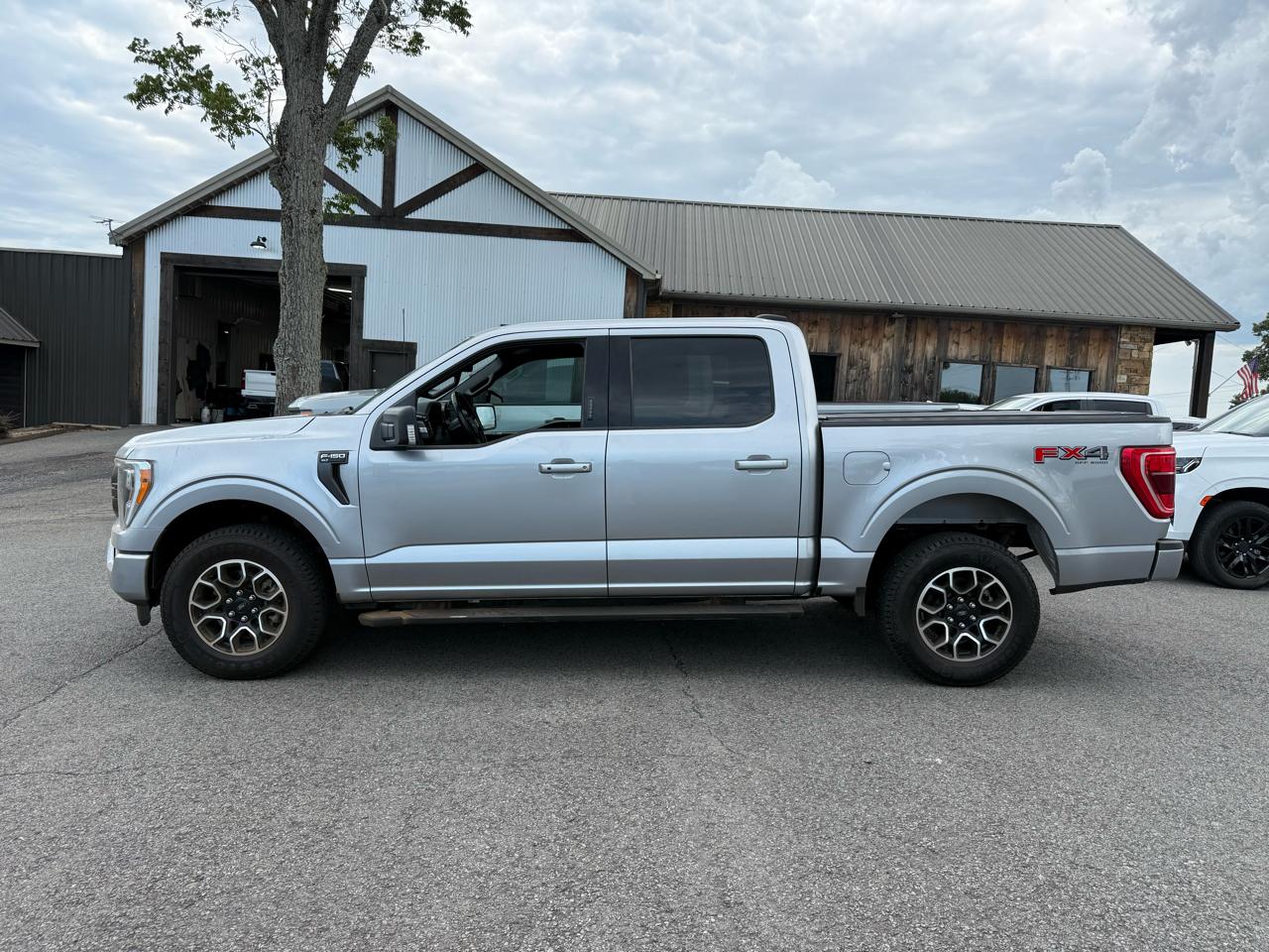 Ford F-150 XLT SuperCrew 4WD 2022