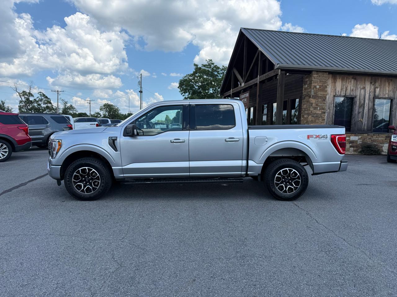 Ford F-150 XLT SuperCrew 4WD 2022