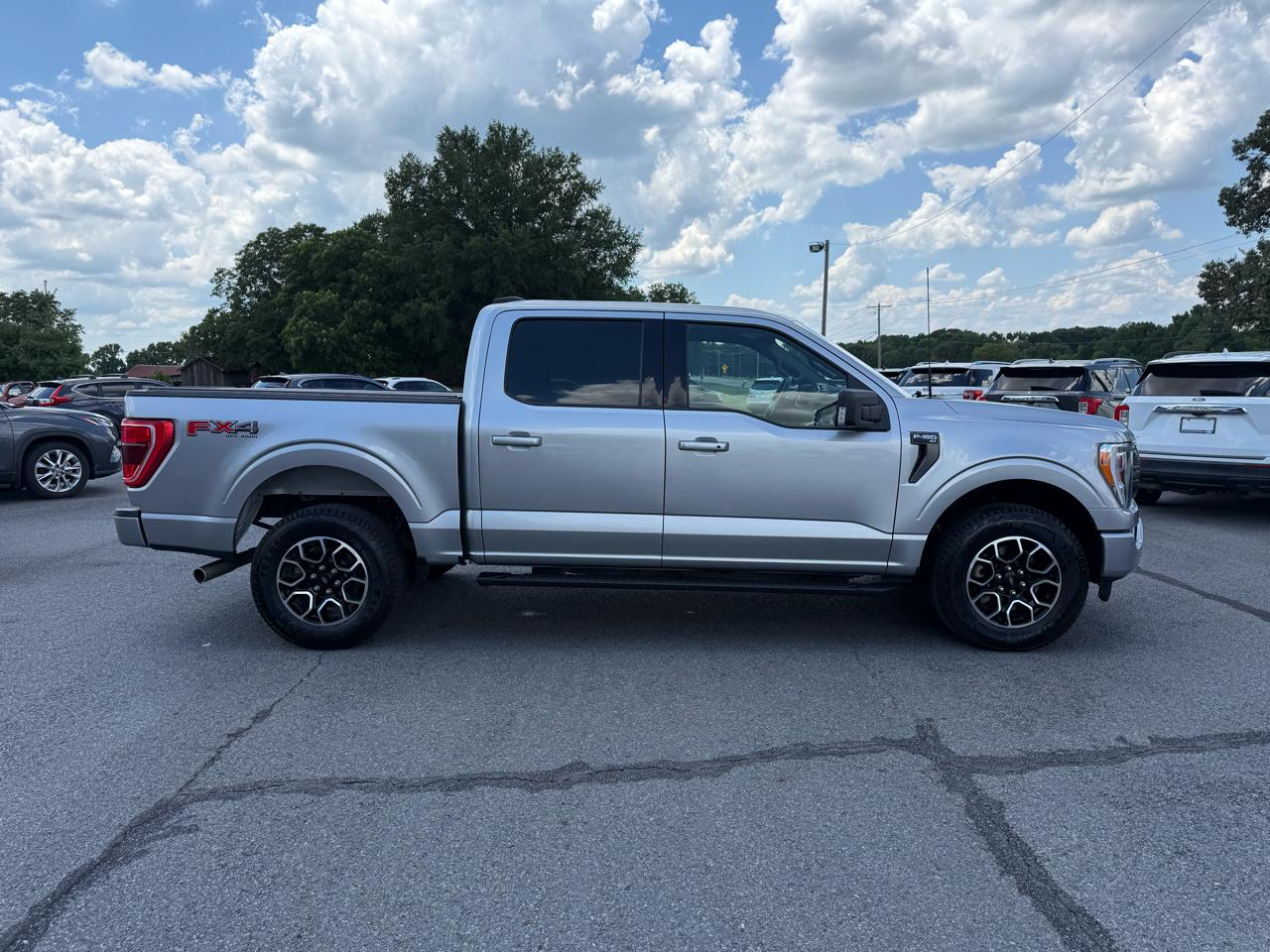 Ford F-150 XLT SuperCrew 4WD 2022