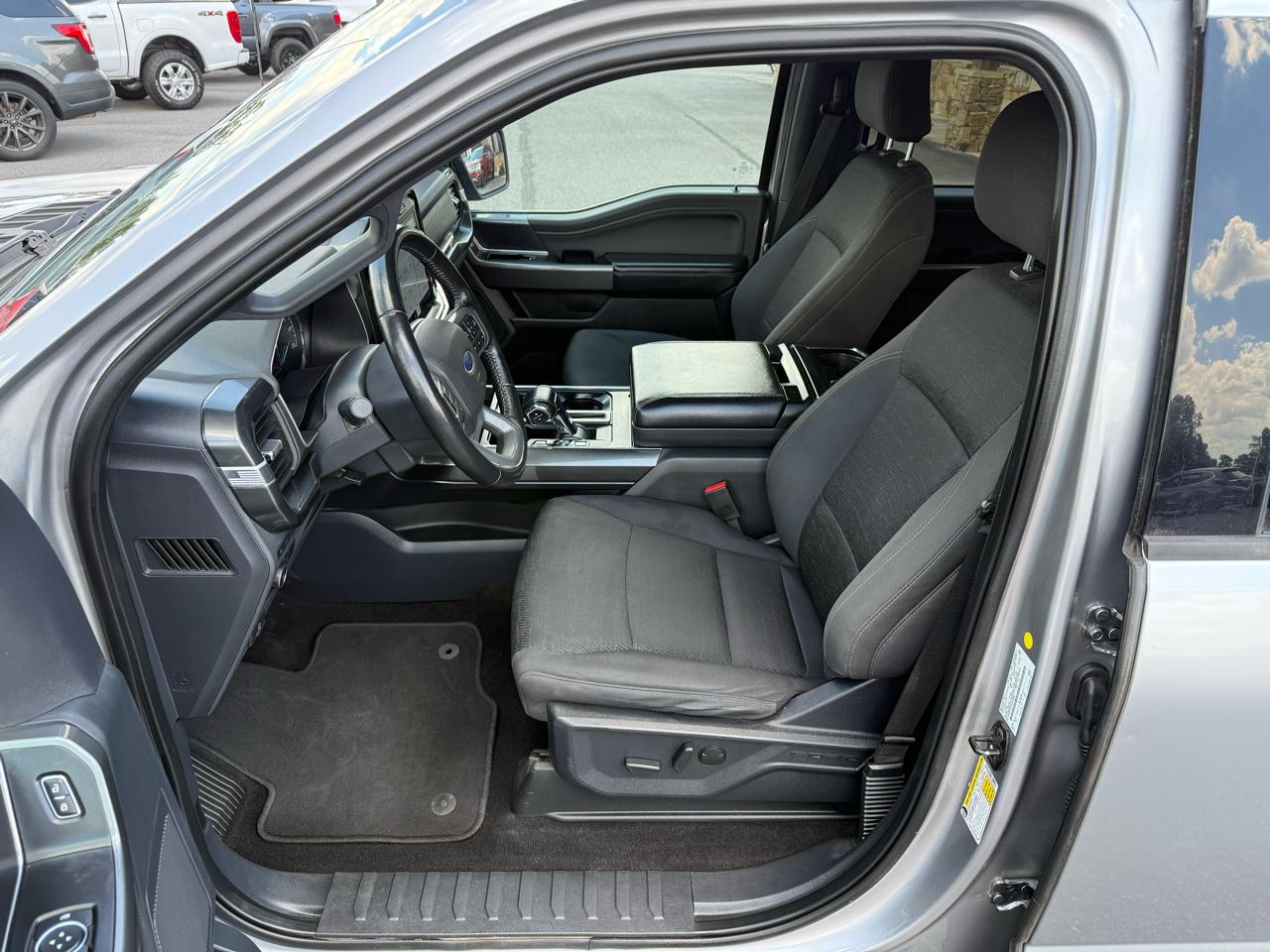 Ford F-150 XLT SuperCrew 4WD 2022