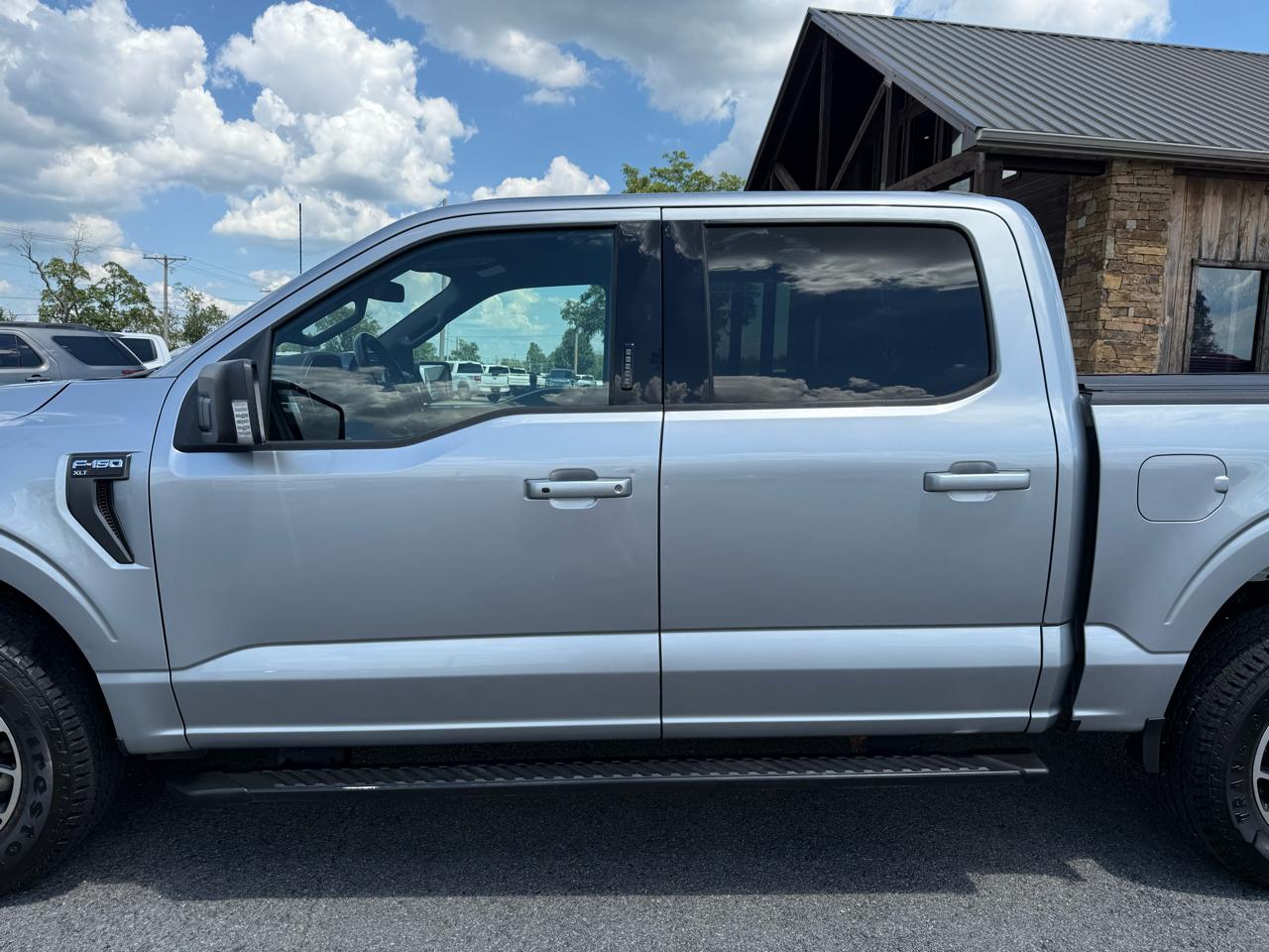 Ford F-150 XLT SuperCrew 4WD 2022