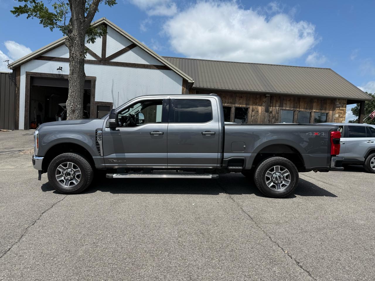 Ford F-250 SD Lariat Crew Cab 4WD 2025