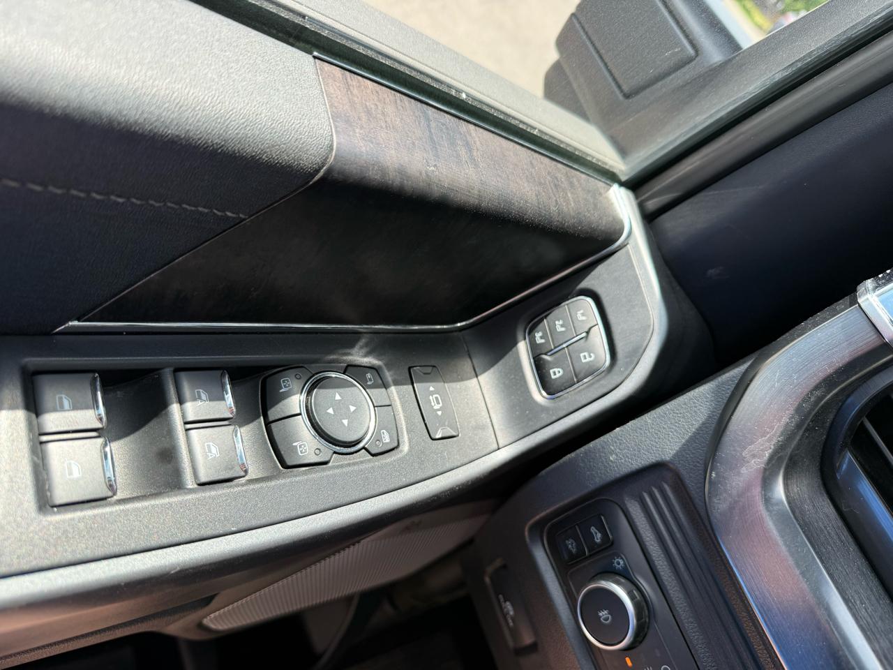 Ford F-250 SD Lariat Crew Cab 4WD 2025