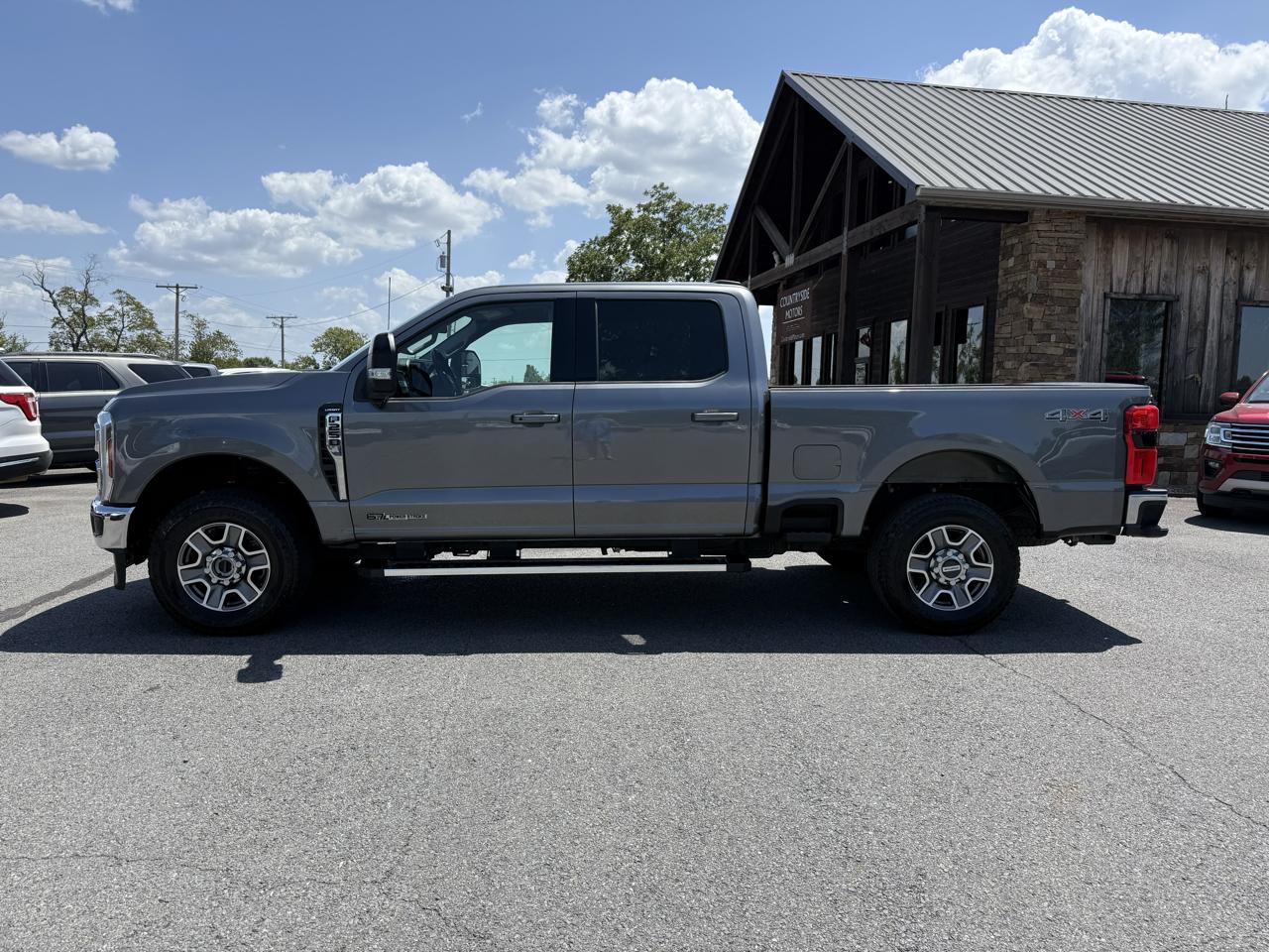 Ford F-250 SD Lariat Crew Cab 4WD 2025
