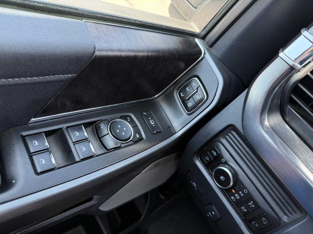 Ford F-250 SD Lariat Crew Cab 4WD 2025