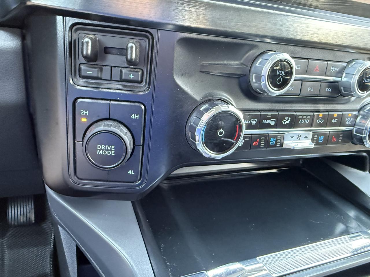 Ford F-250 SD Lariat Crew Cab 4WD 2025
