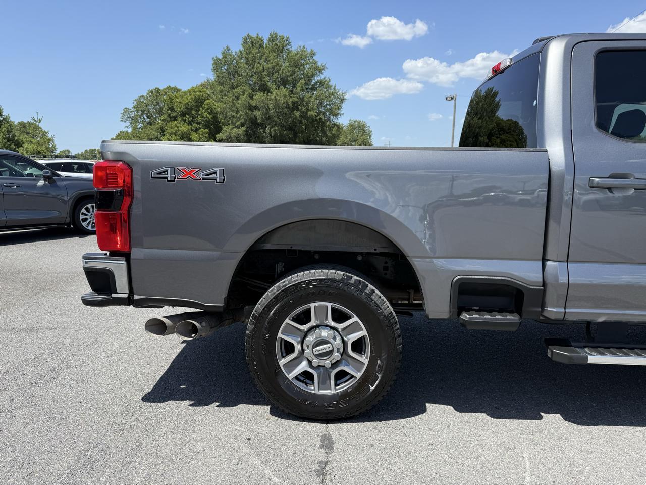 Ford F-250 SD Lariat Crew Cab 4WD 2025