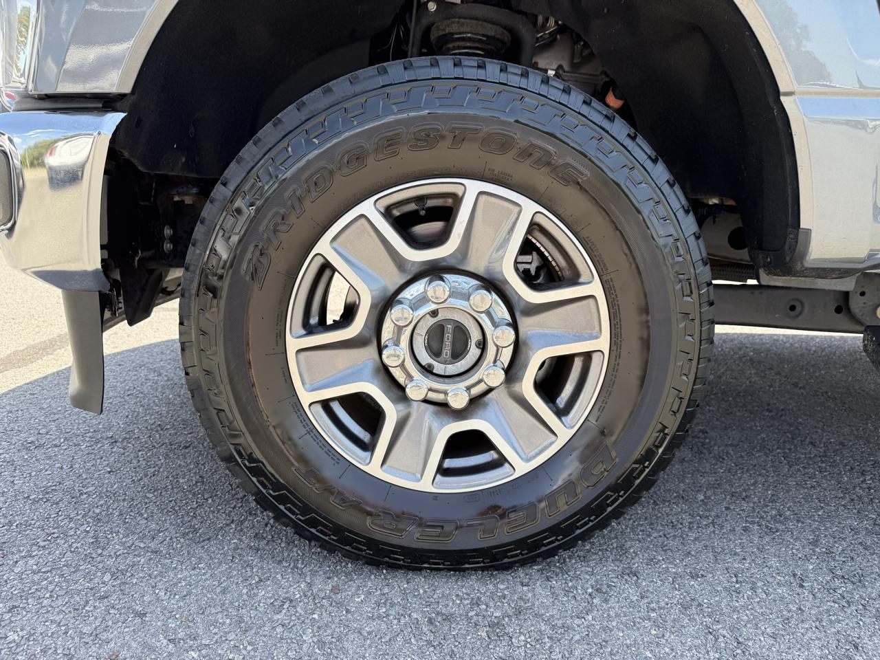 Ford F-250 SD Lariat Crew Cab 4WD 2025