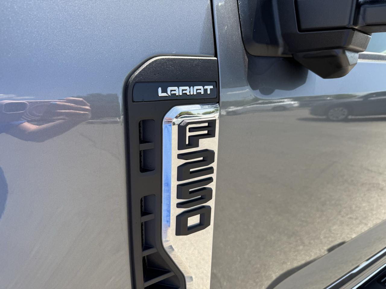 Ford F-250 SD Lariat Crew Cab 4WD 2025
