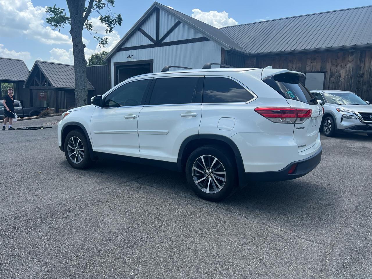 Toyota Highlander XLE AWD V6 2019