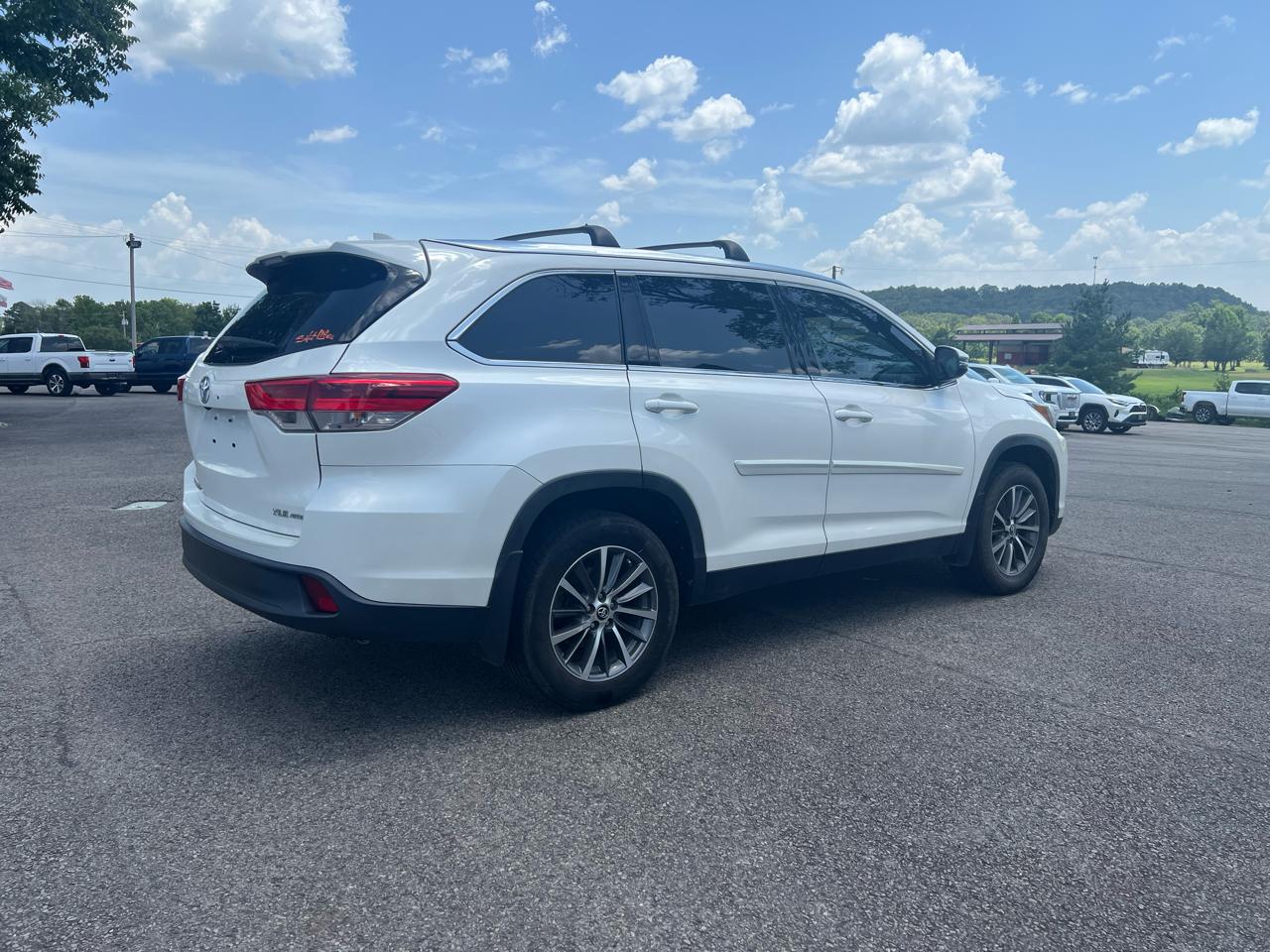 Toyota Highlander XLE AWD V6 2019