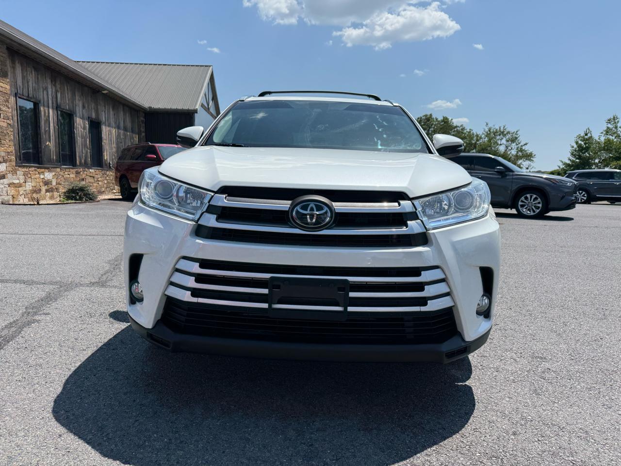 Toyota Highlander XLE AWD V6 2019