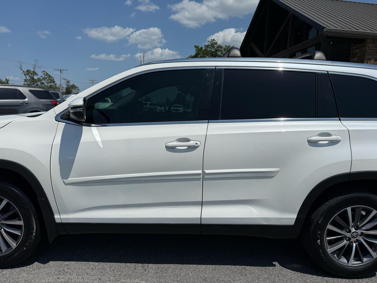 Toyota Highlander XLE AWD V6 2019