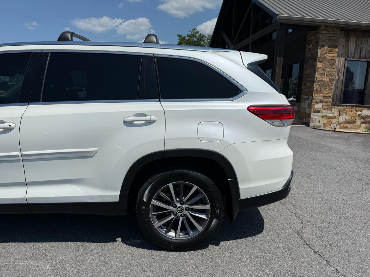 Toyota Highlander XLE AWD V6 2019