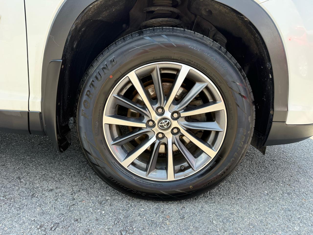 Toyota Highlander XLE AWD V6 2019