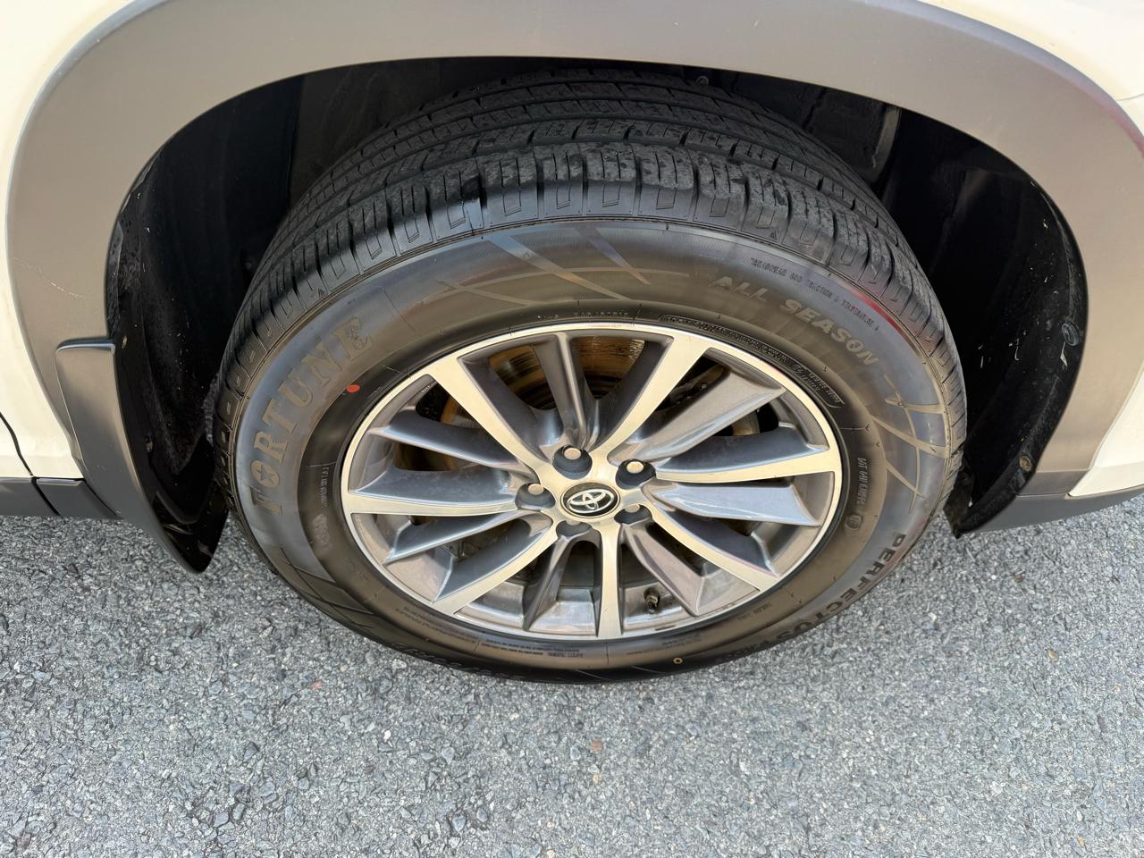 Toyota Highlander XLE AWD V6 2019