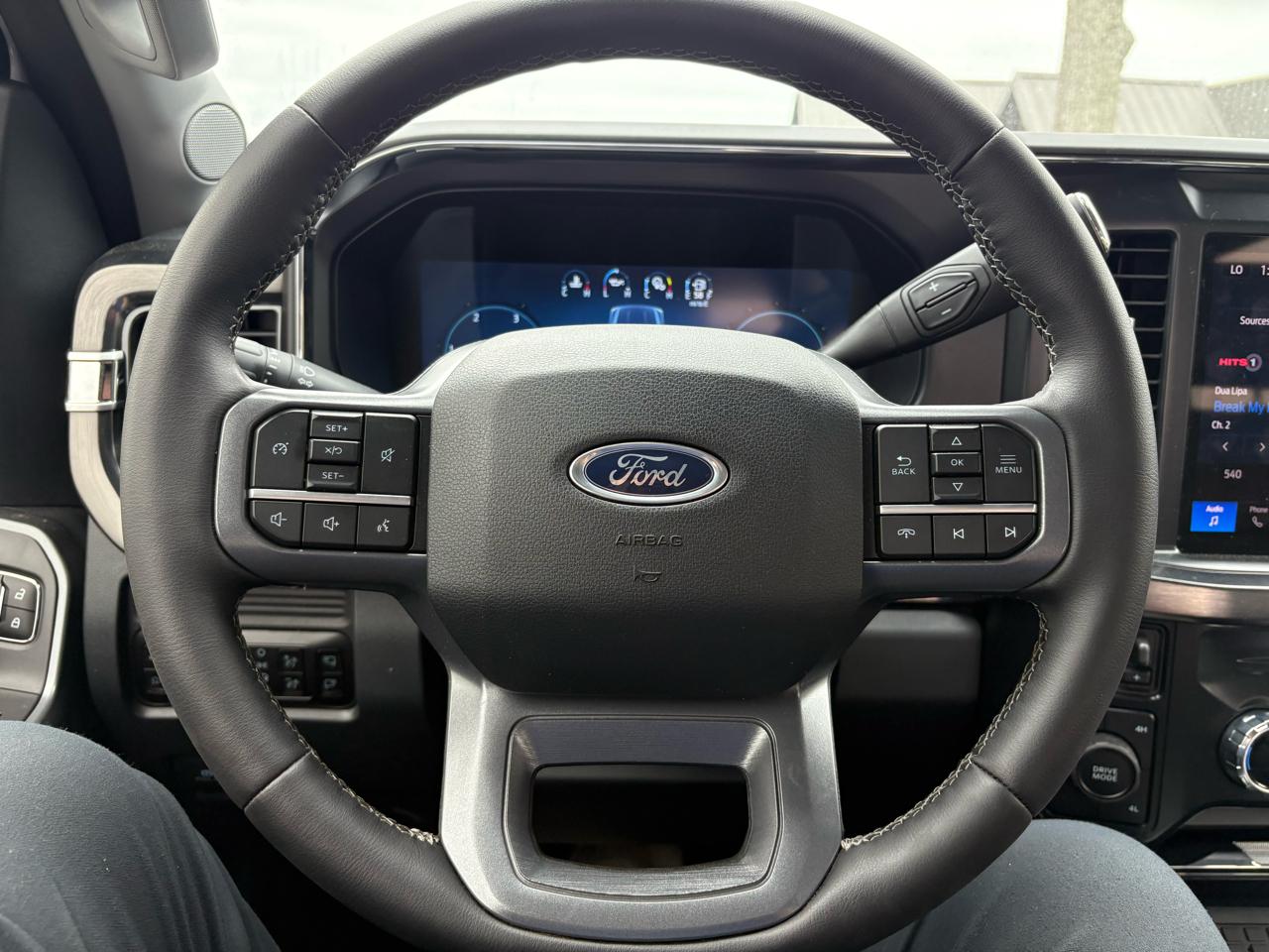 Ford F-250 SD XLT Crew Cab 4WD 2025