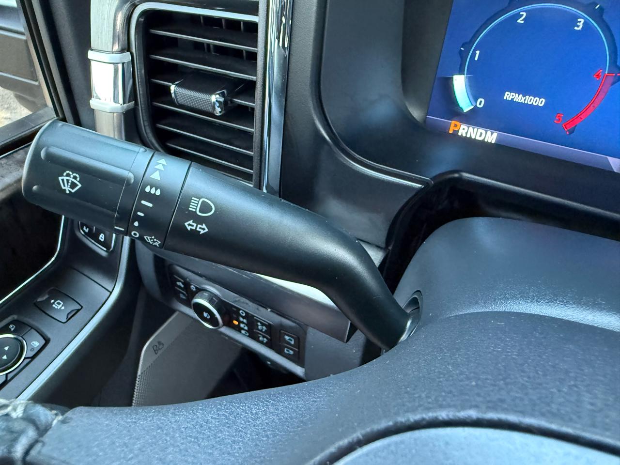 Ford F-250 SD Lariat Crew Cab 4WD 2025