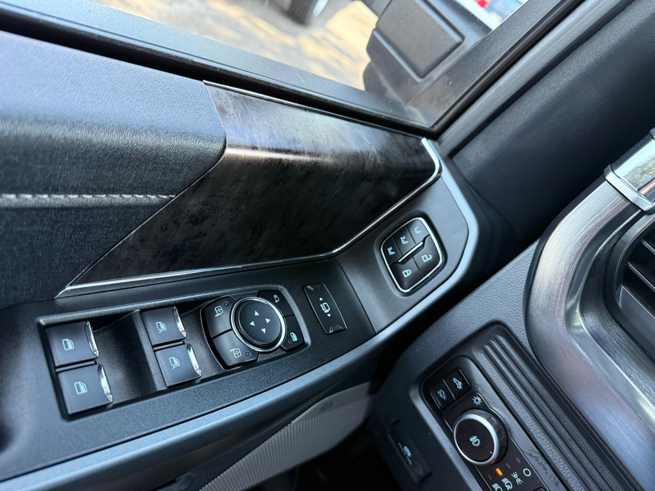 Ford F-250 SD Lariat Crew Cab 4WD 2025
