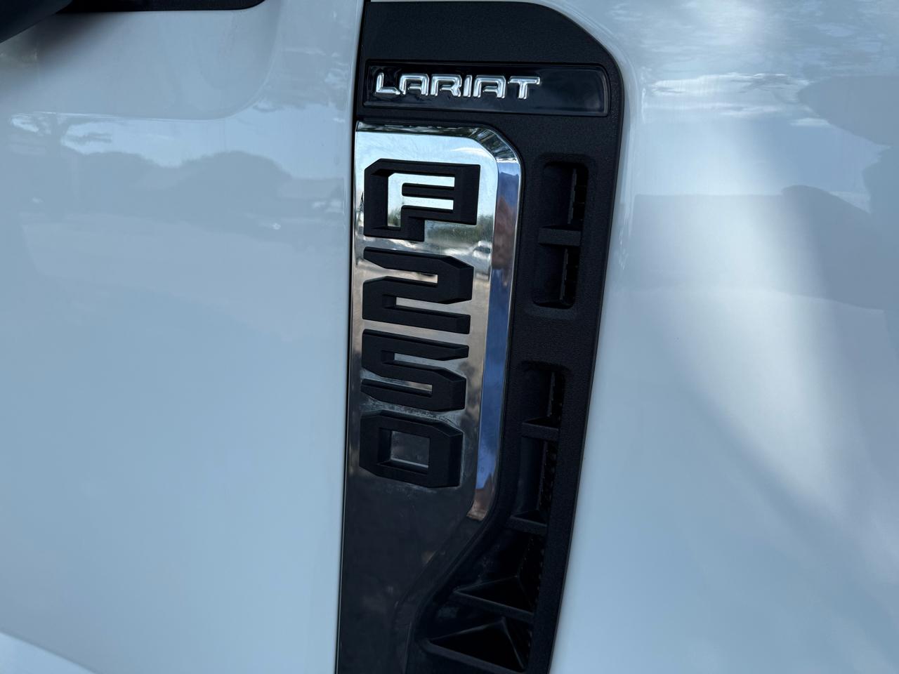Ford F-250 SD Lariat Crew Cab 4WD 2025