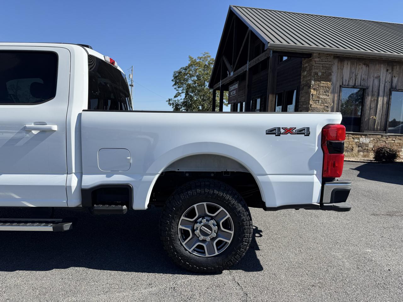 Ford F-250 SD Lariat Crew Cab 4WD 2025