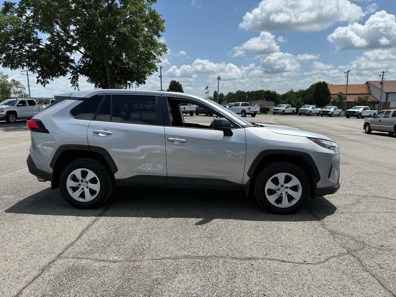 Toyota RAV4 LE 2023