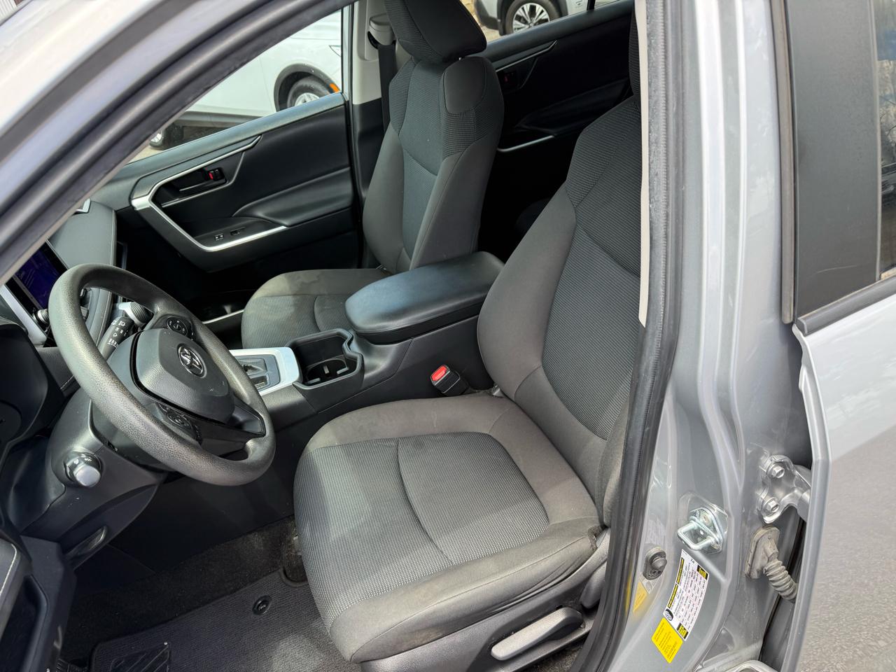 Toyota RAV4 LE 2023
