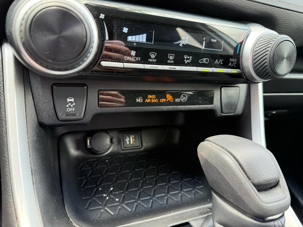 Toyota RAV4 LE 2023
