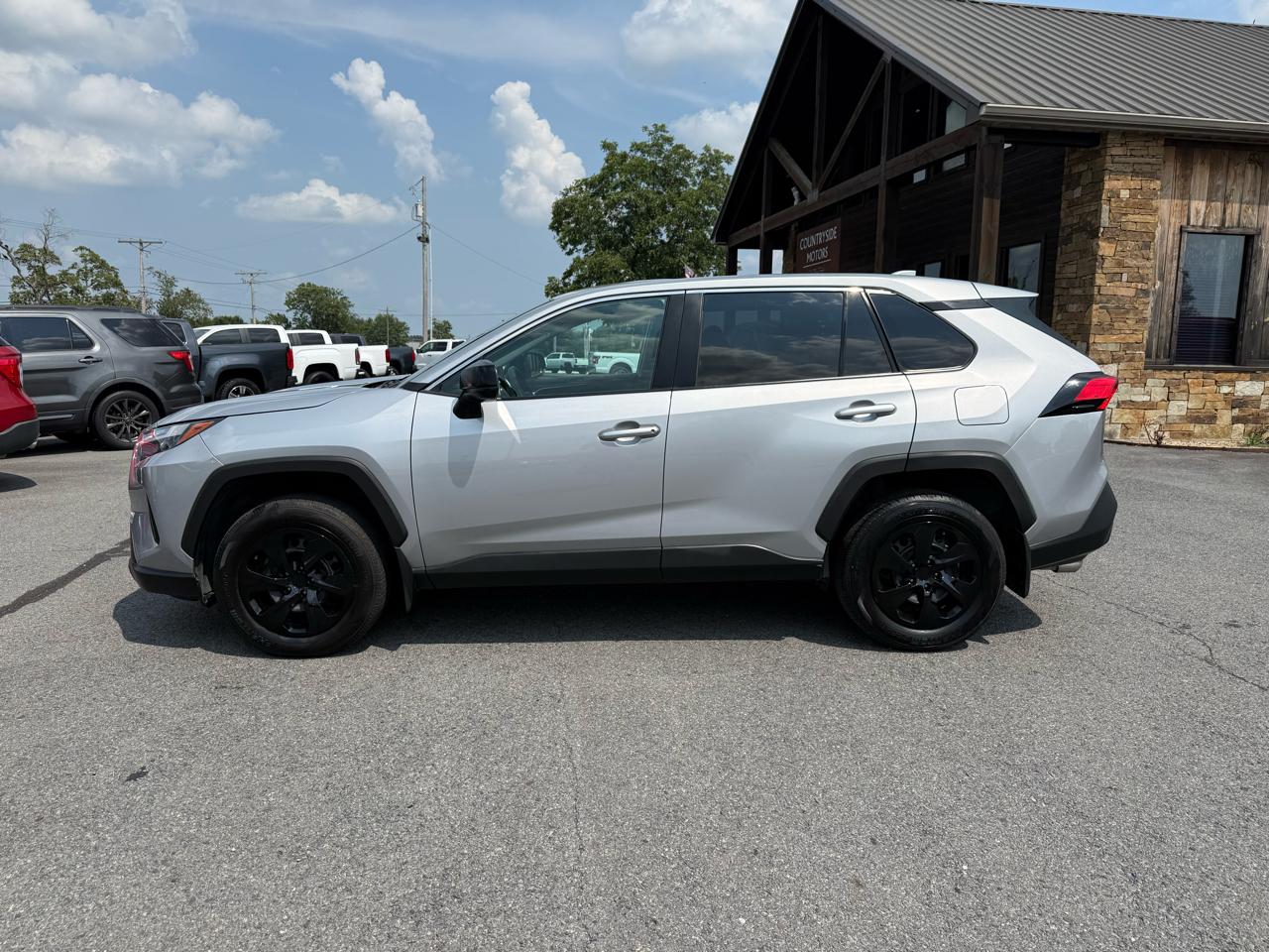 Toyota RAV4 LE 2023