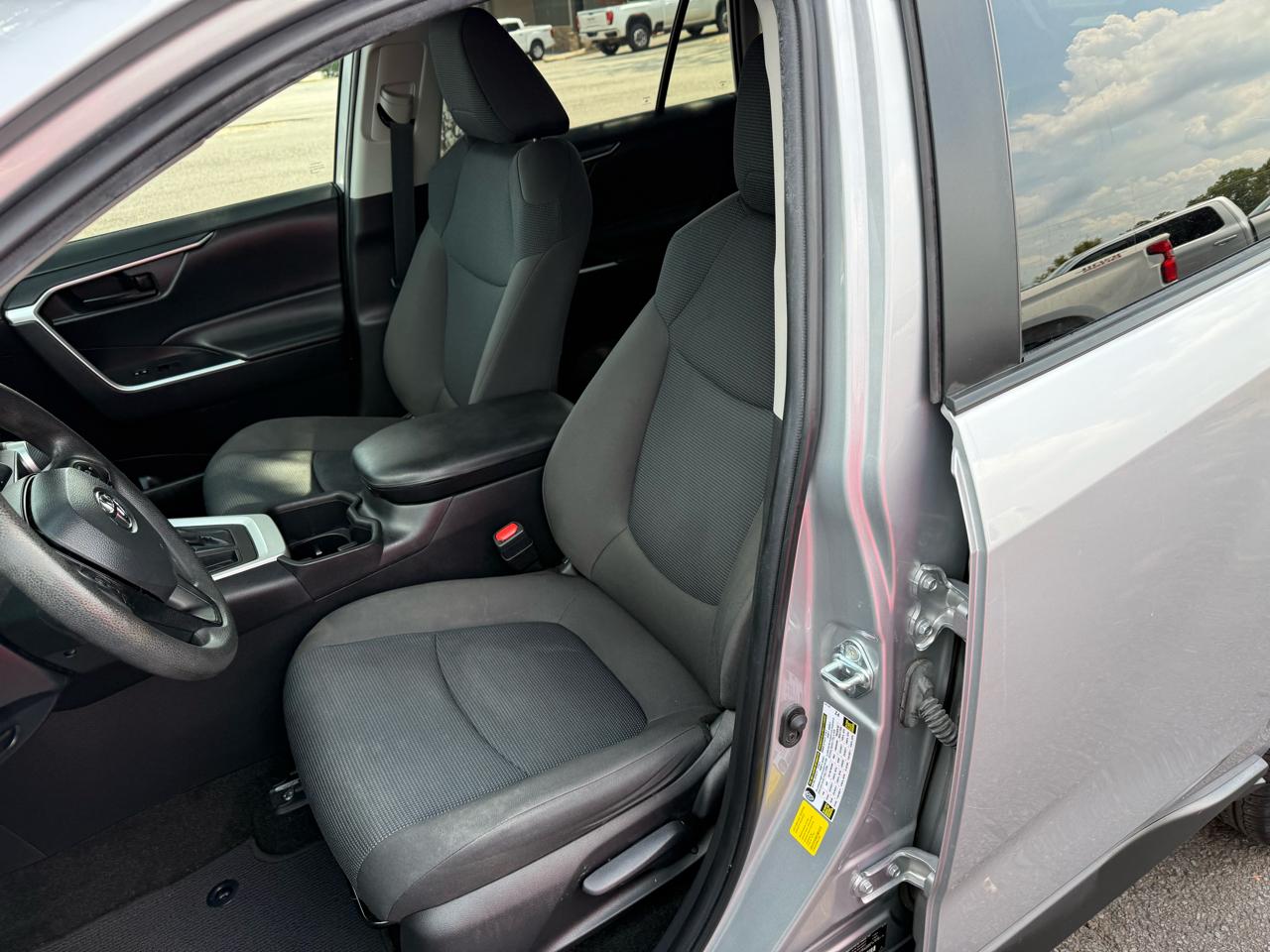 Toyota RAV4 LE 2023