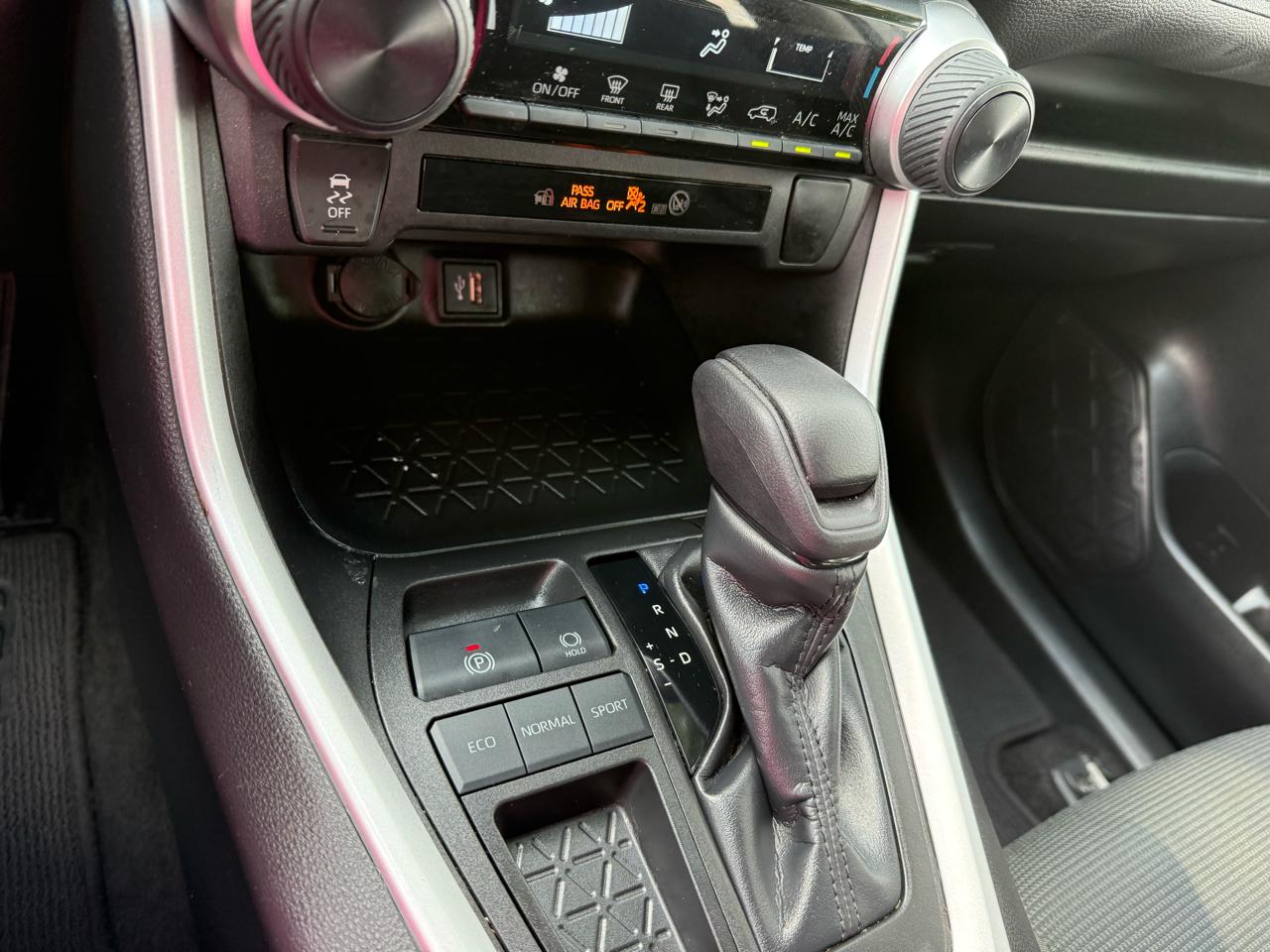 Toyota RAV4 LE 2023