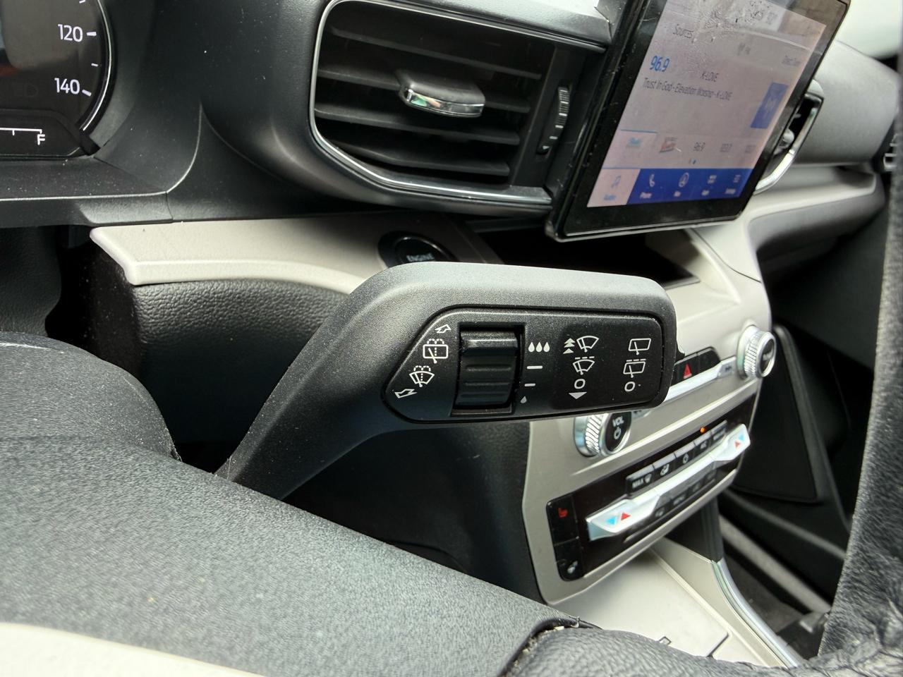 Ford Explorer XLT 2023