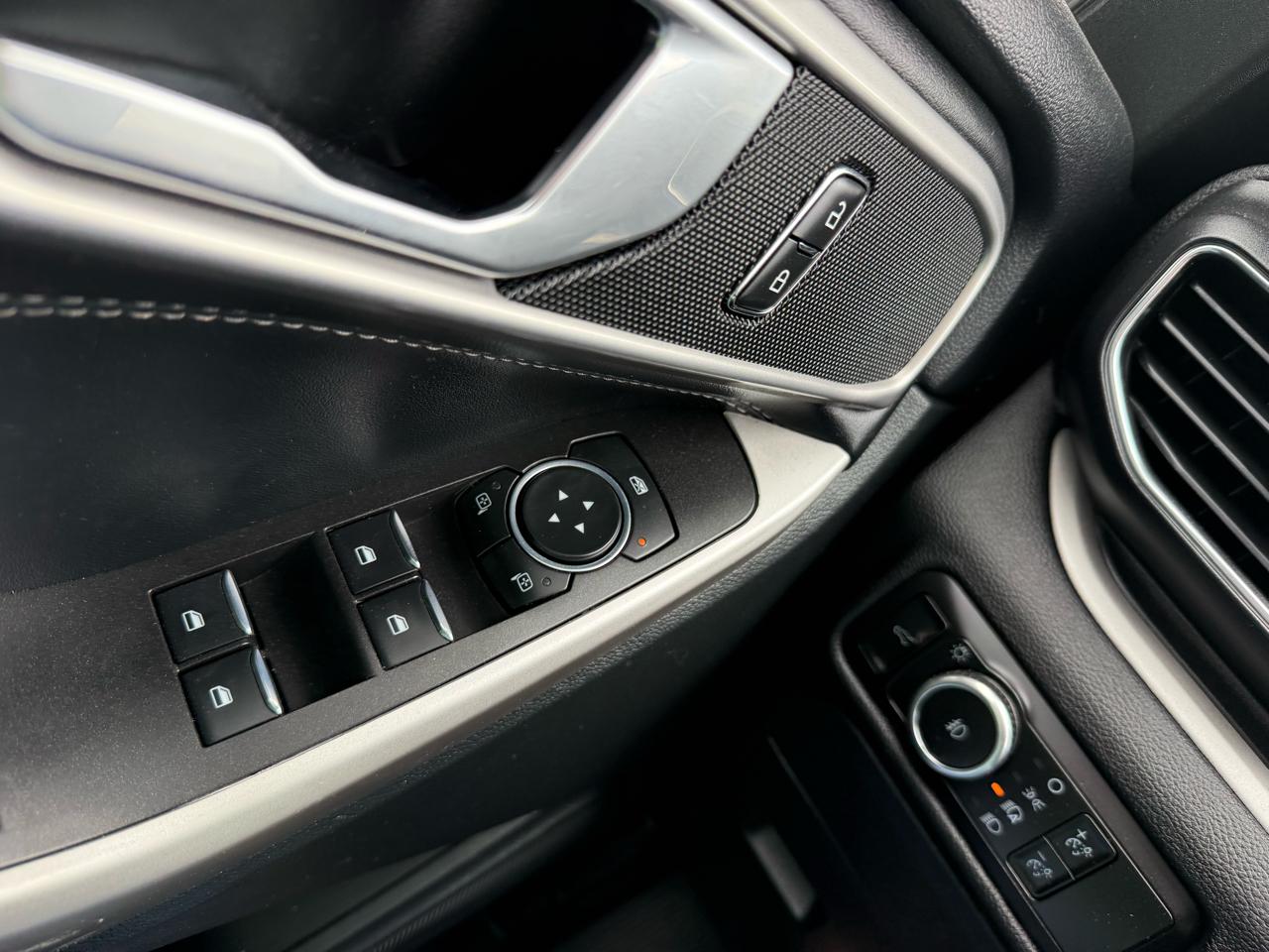 Ford Explorer XLT 2023